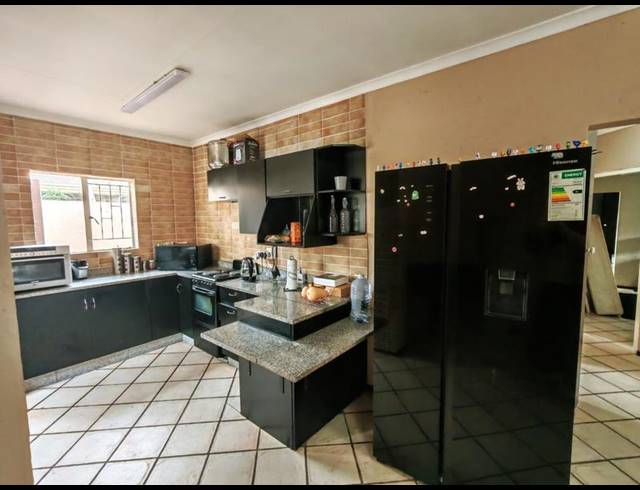 3 BEDROOM PROPERTY TO RENT IN AMBERFIELD